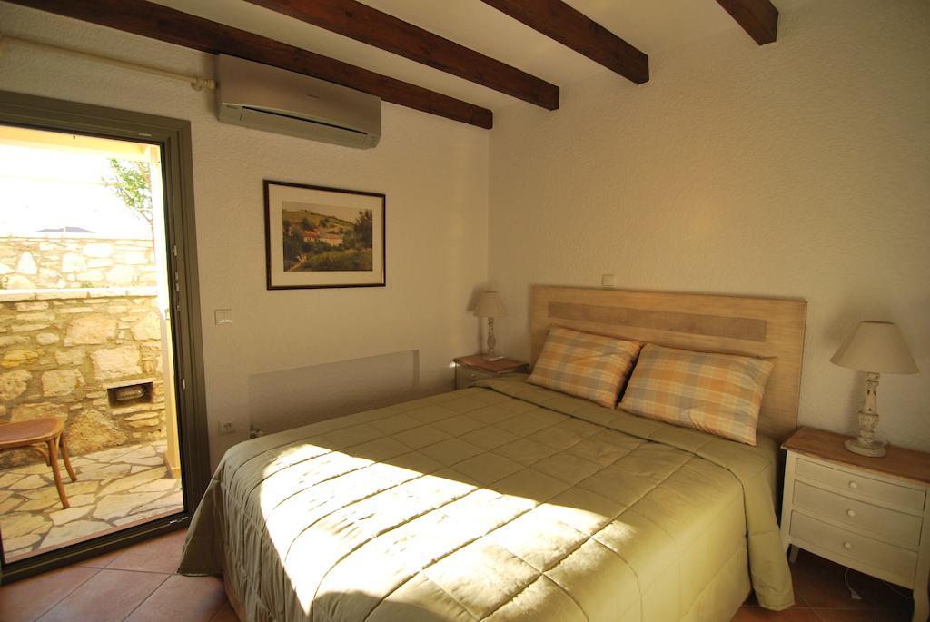 Elaia Villas *