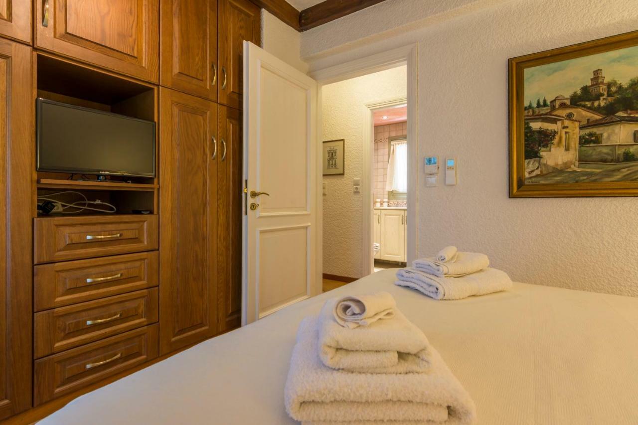 Elaia Villas *