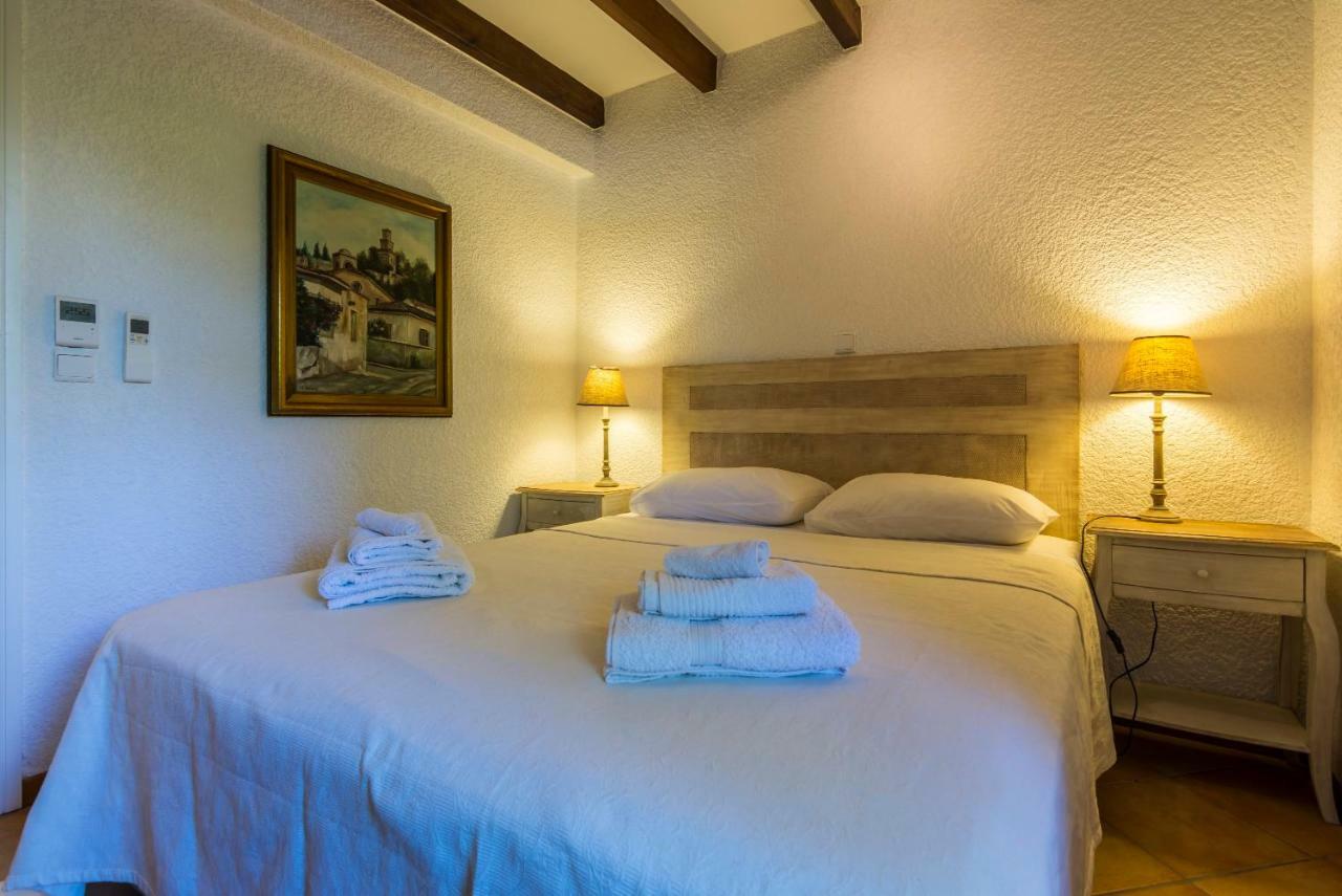 Villa Elaia Villas *