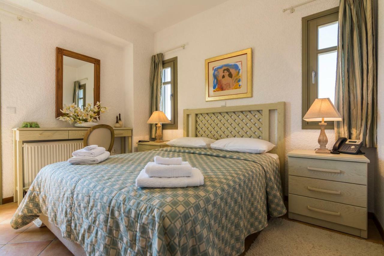 Villa Elaia Villas *