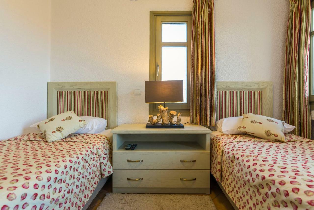 Villa Elaia Villas *